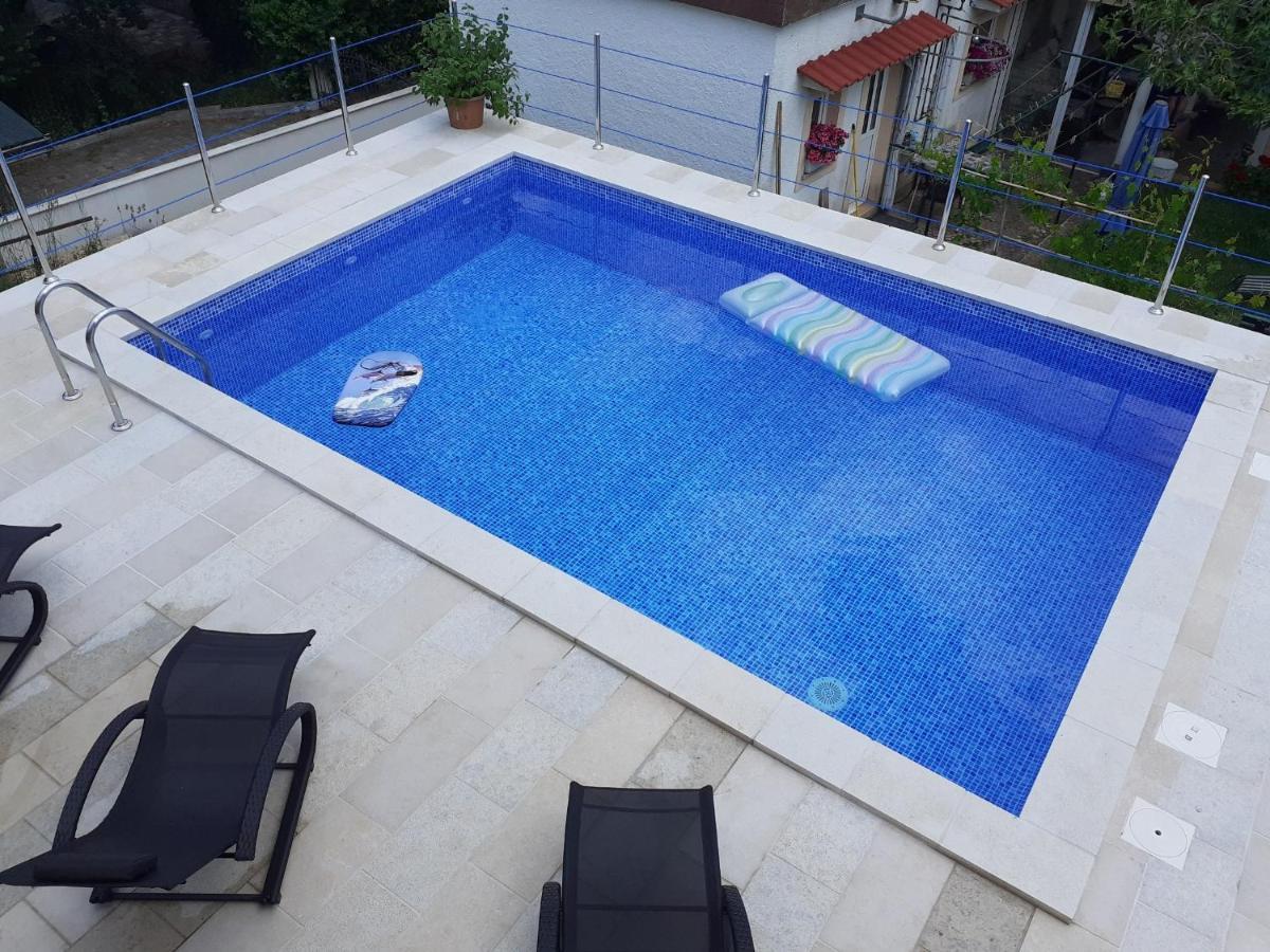 Apartment Hana With A Private Pool Malinska Exterior photo